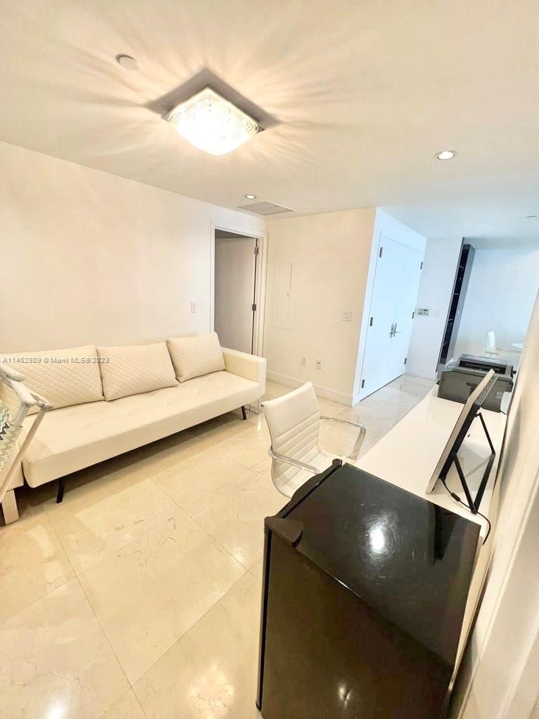 17121 Collins Ave - Photo 23