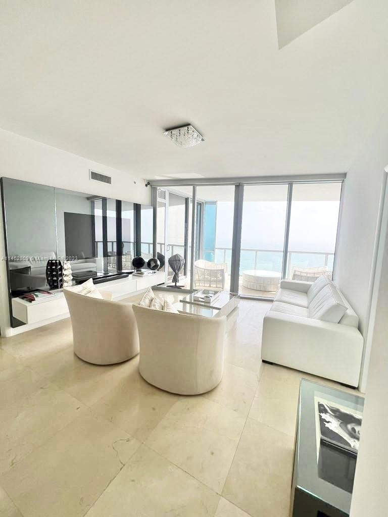 17121 Collins Ave - Photo 8
