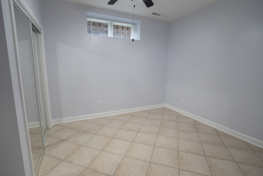 2416 N Greenview Avenue - Photo 9