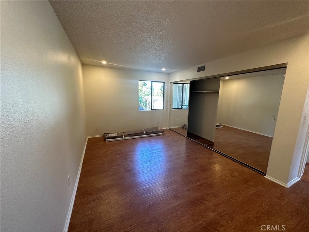 9961 Marcus Avenue - Photo 3