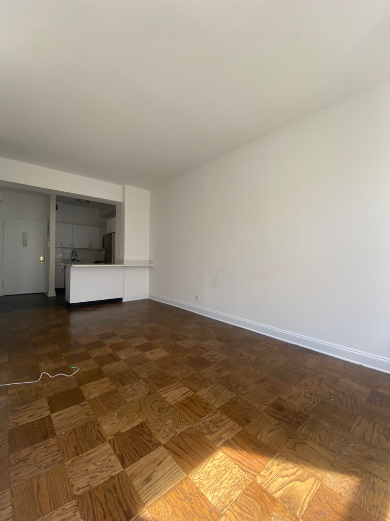 West 22nd Street off 7th Avenue - Photo 1
