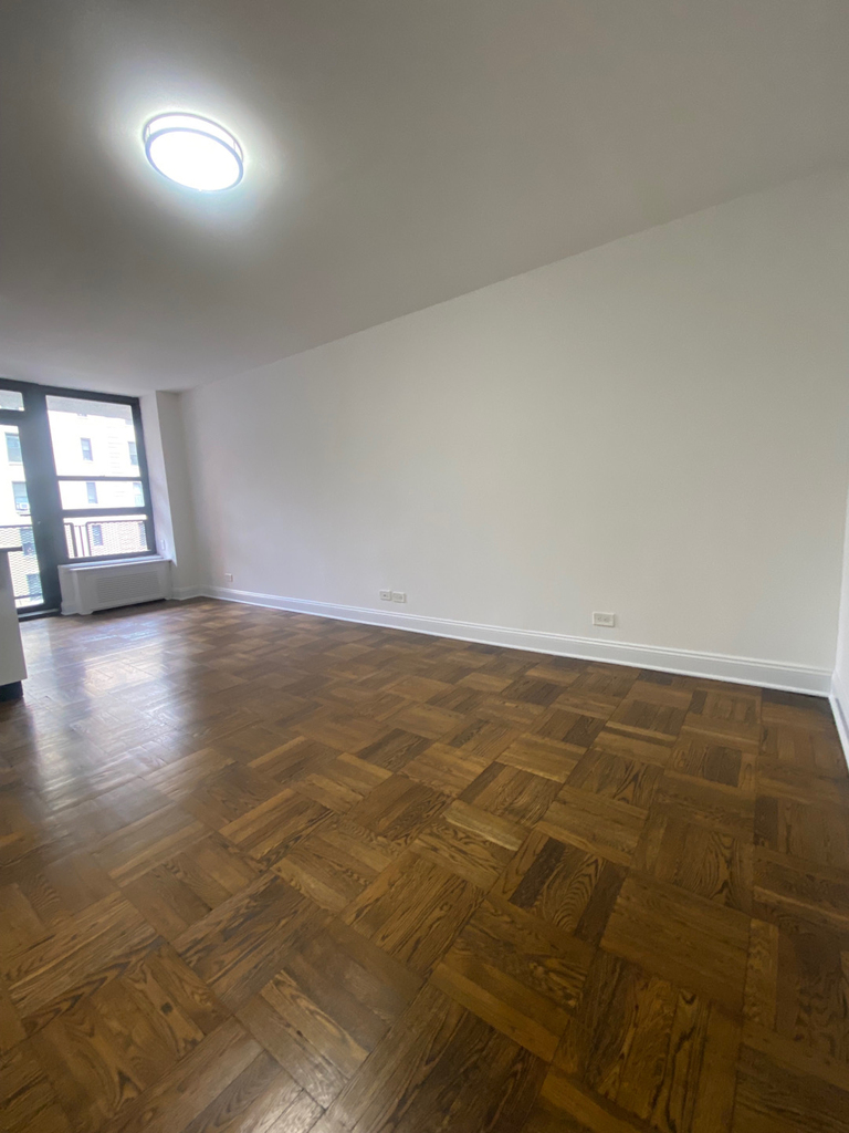 East 35th Street off Third Ave - Photo 4