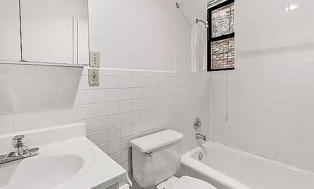 221 East 33rd Street - Photo 3