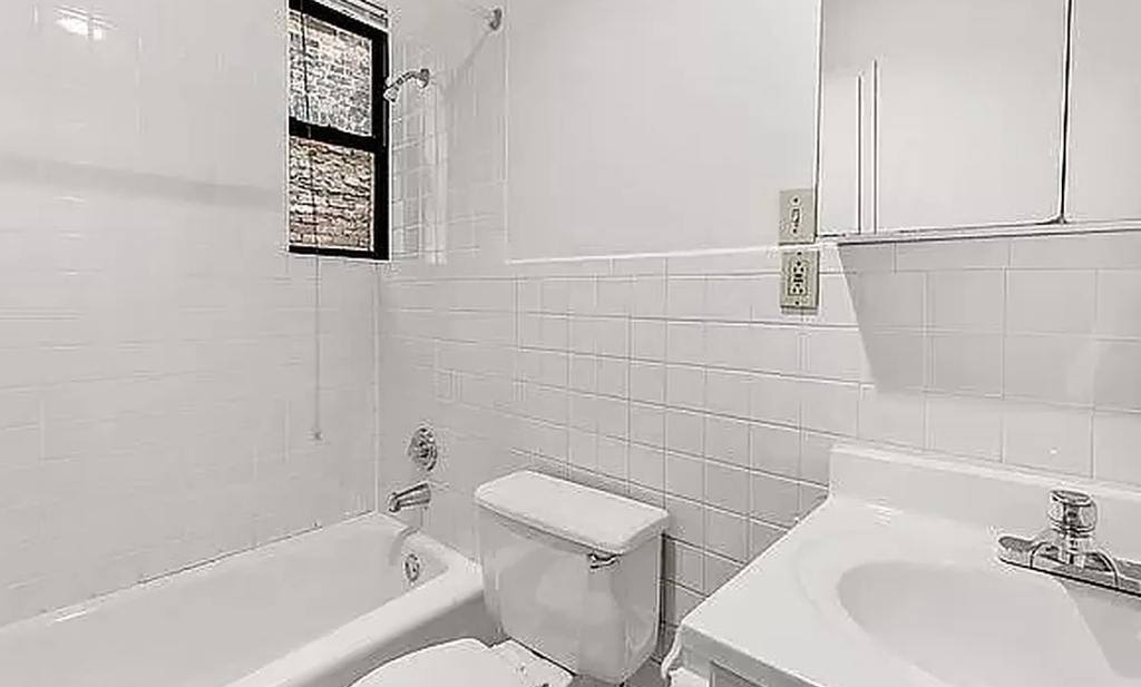 221 East 33rd Street - Photo 5