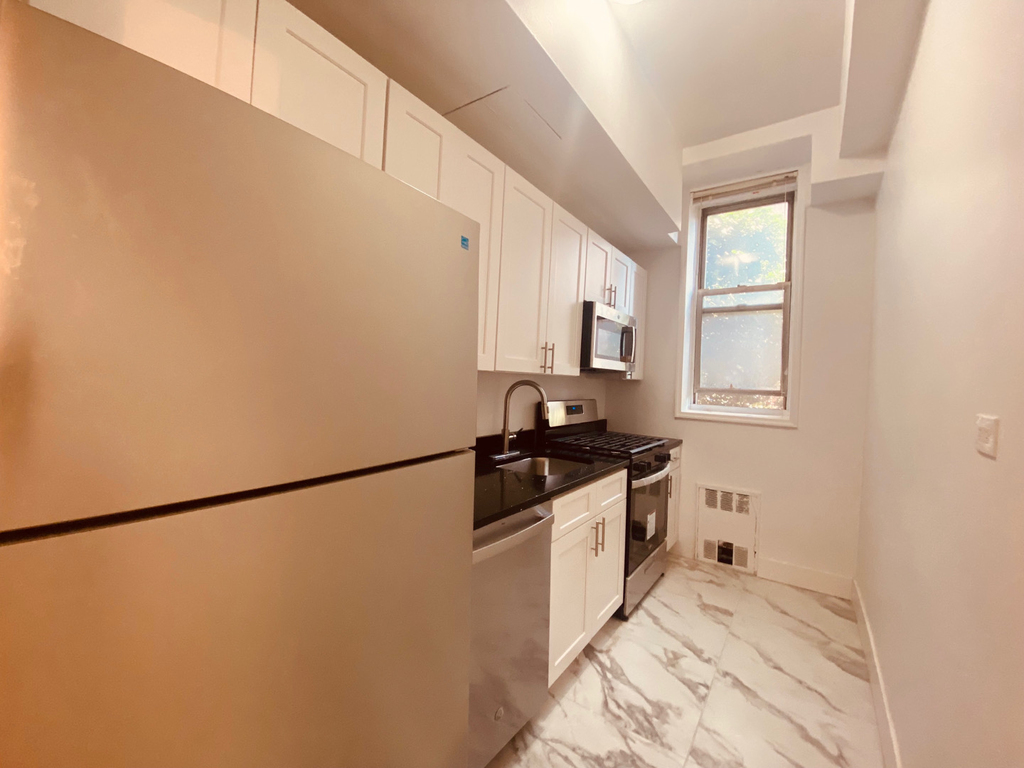 67-40 Booth Street - Photo 2