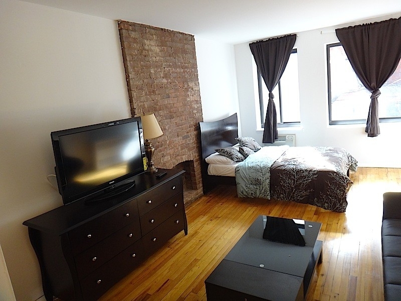 165 East 89th Street - Photo 1