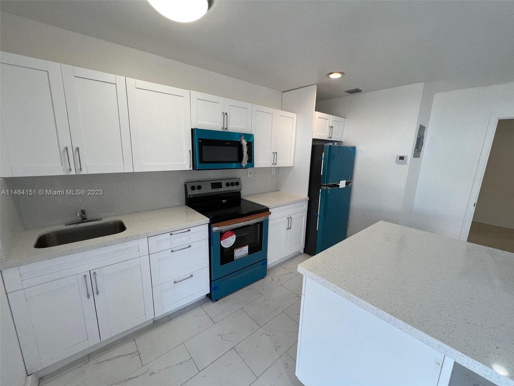 212 Sw 22nd St - Photo 1