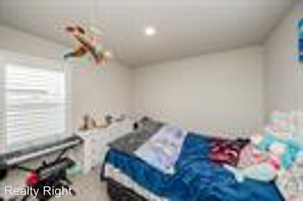 7627 Rainham Valley Lane - Photo 18