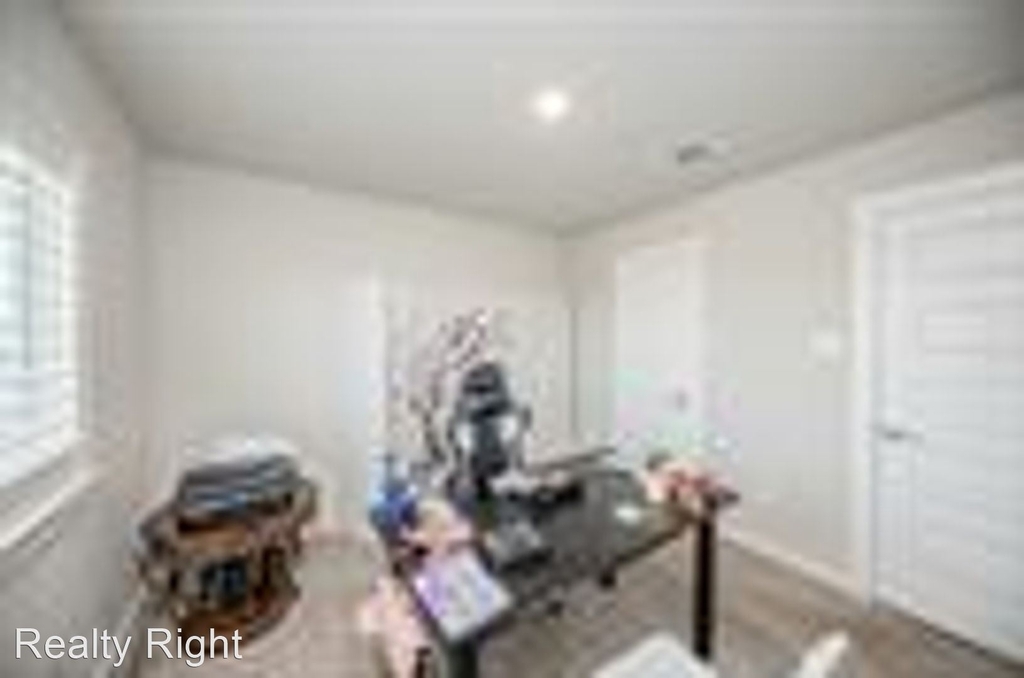 7627 Rainham Valley Lane - Photo 19