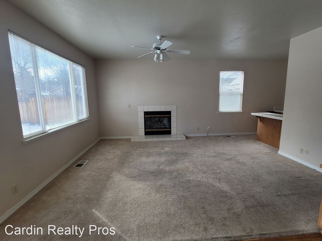 2430 Solitude Dr - Photo 38