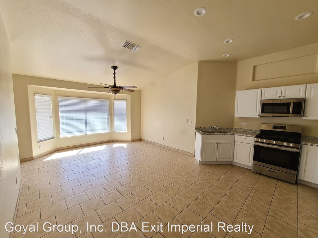 1100 Dalila Ct - Photo 2