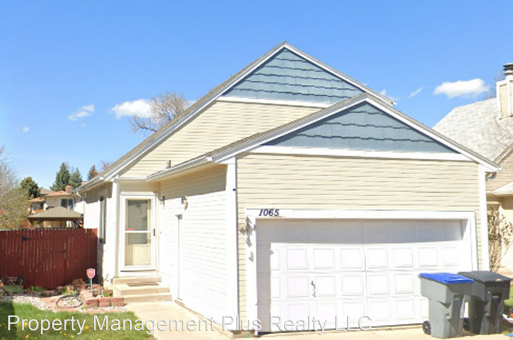 1065 Townley Cir - Photo 0