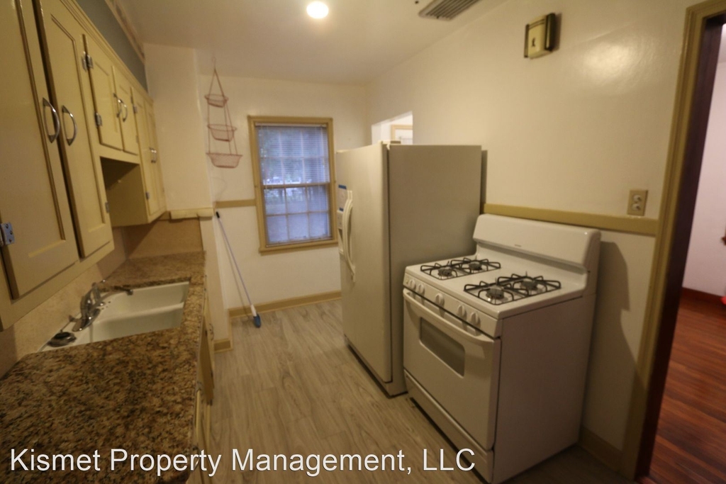 631 Buck Street - Photo 2