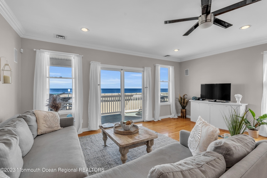 239 Beachfront - Photo 7