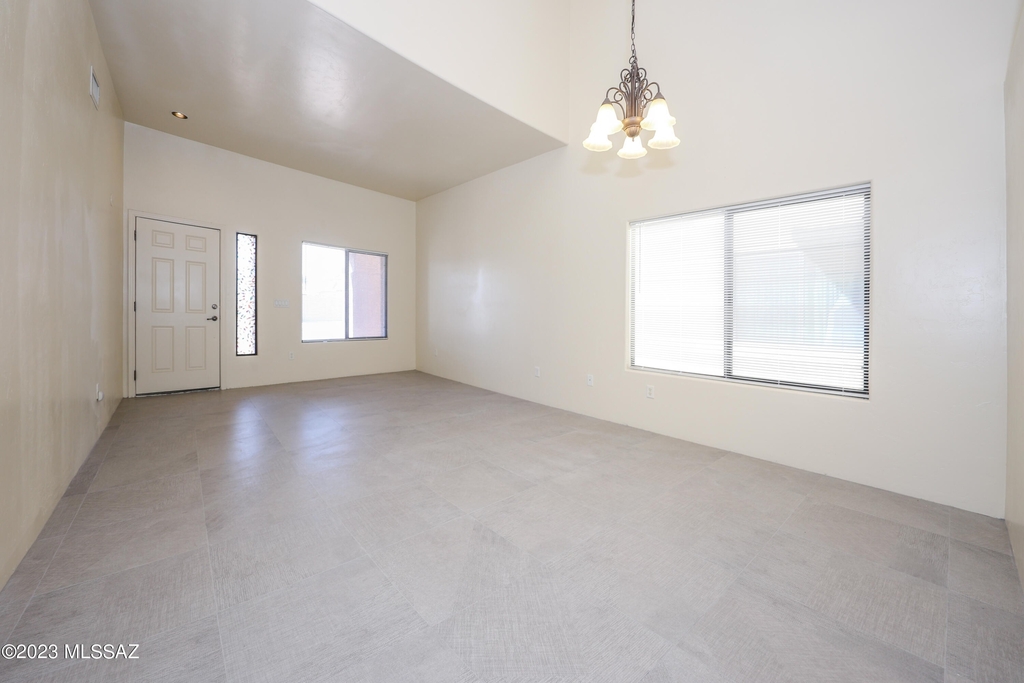 1636 W Osasuna Drive - Photo 4