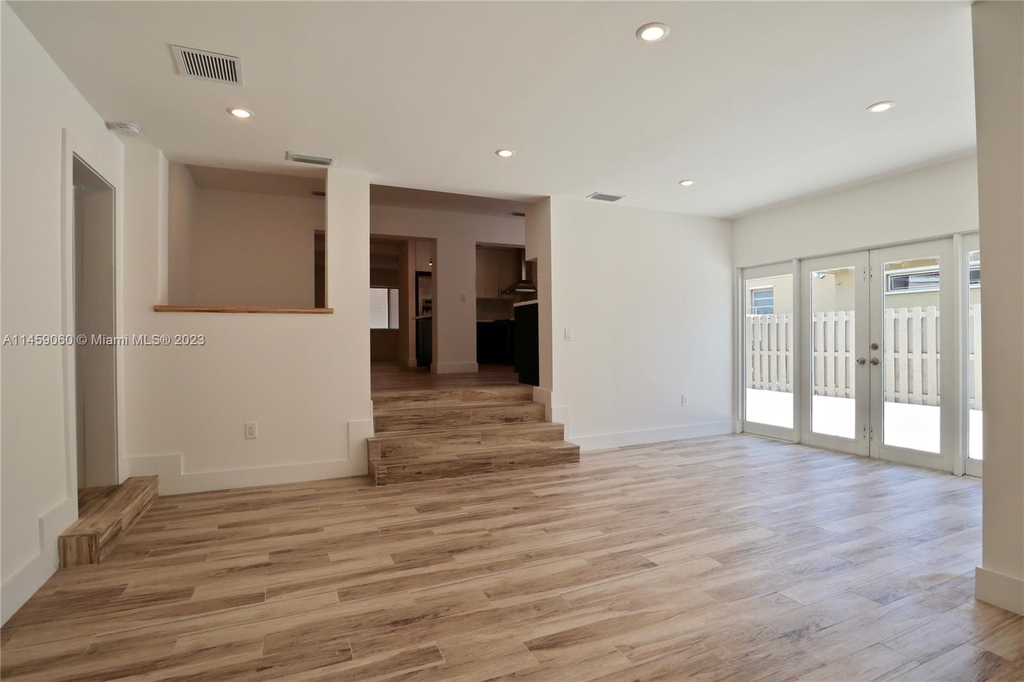 1661 Sw 32nd Place - Photo 19