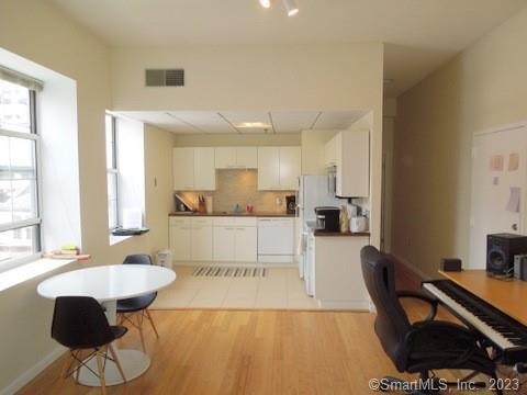 196 Crown Street - Photo 5