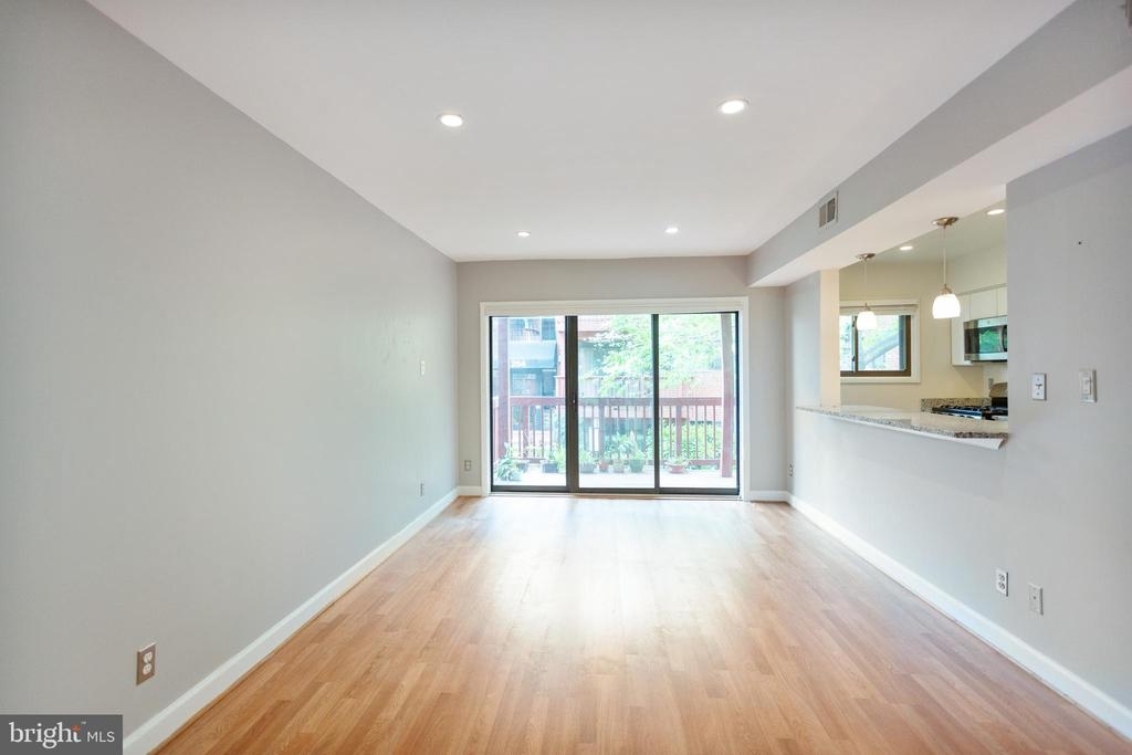 208 Skyhill Rd - Photo 2