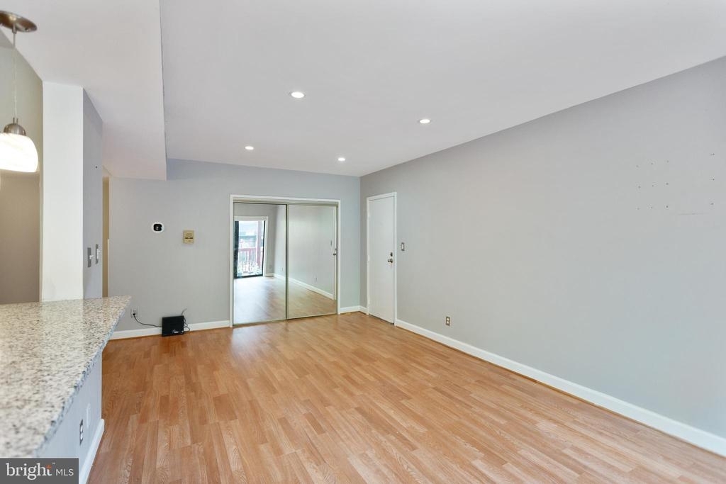208 Skyhill Rd - Photo 4