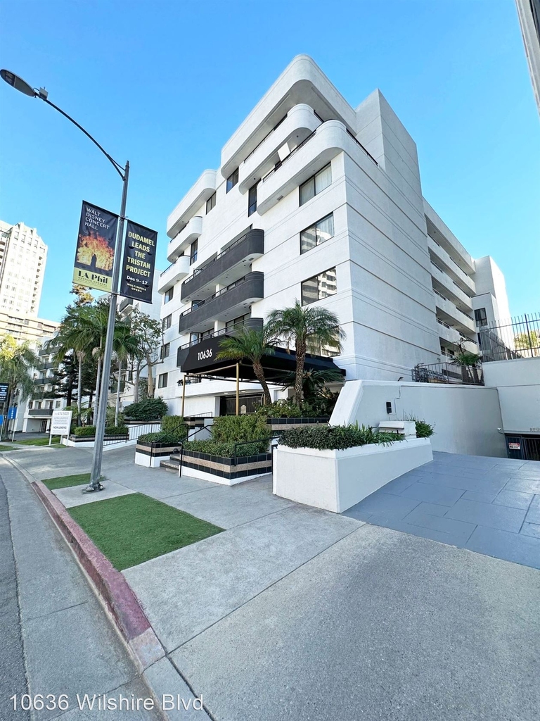 10636 Wilshire Blvd - Photo 2