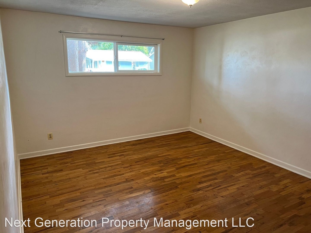 2106 Golden Gardens St. - Photo 18