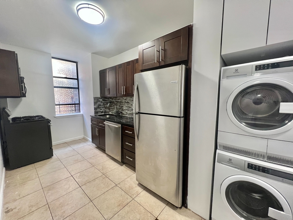 600 West 142nd Street - Photo 6