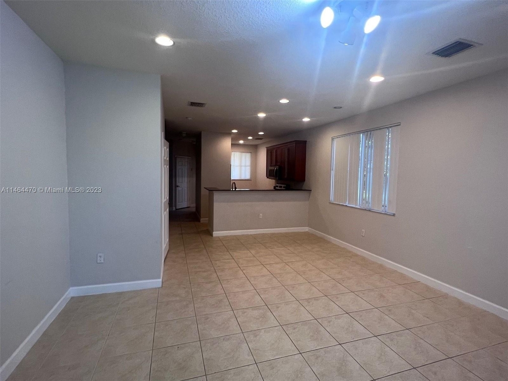 5125 Nw 30th Ter - Photo 2