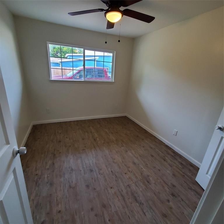 4205 Metropolitan Avenue - Photo 2