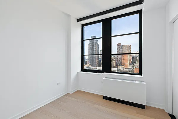 515 West 38th Street - Photo 4