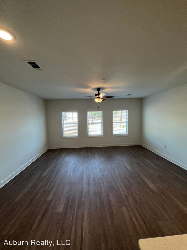 Farmville Lakes Apartments 605 Cloverdale Drive - Photo 1