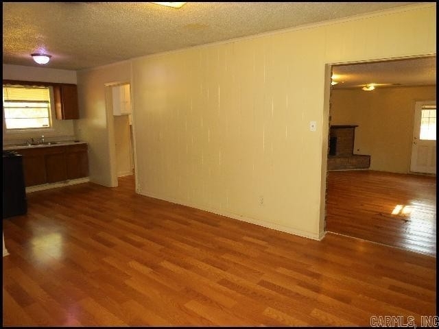 319 Malibu Drive - Photo 2