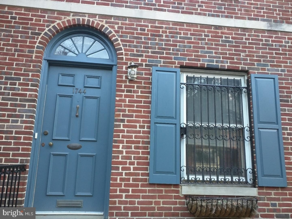 1744 Lombard Street - Photo 1