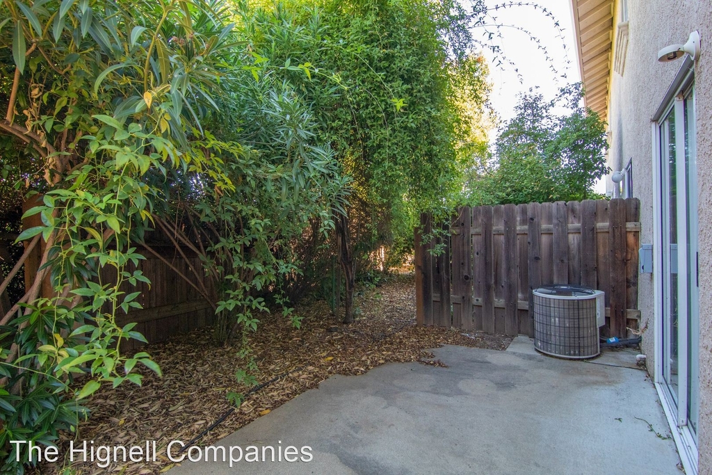 1440 Serrano Place - Photo 17