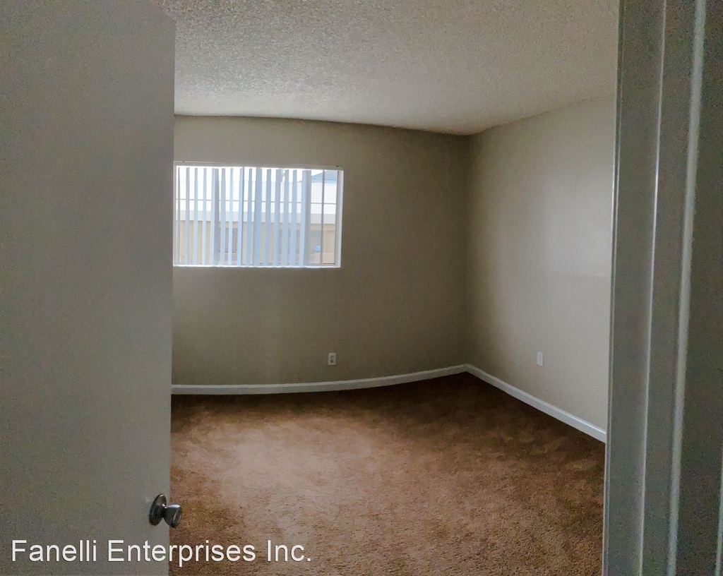 4044 Estrella Ave - Photo 13