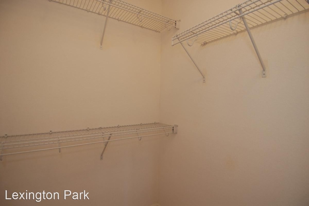 800 E Lexington Ave - Photo 4