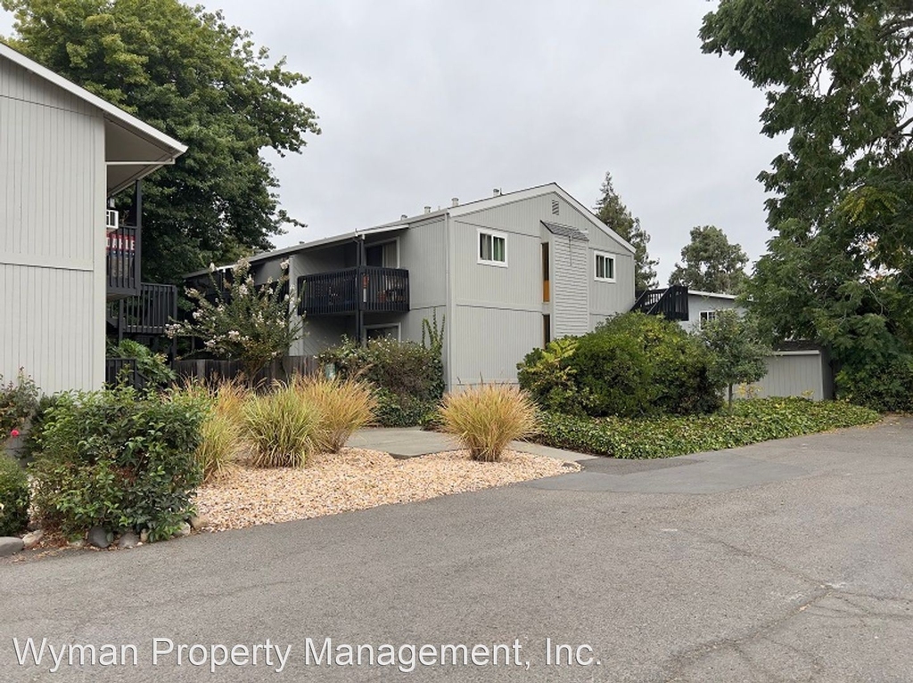 102-156 Brown Street - Photo 0