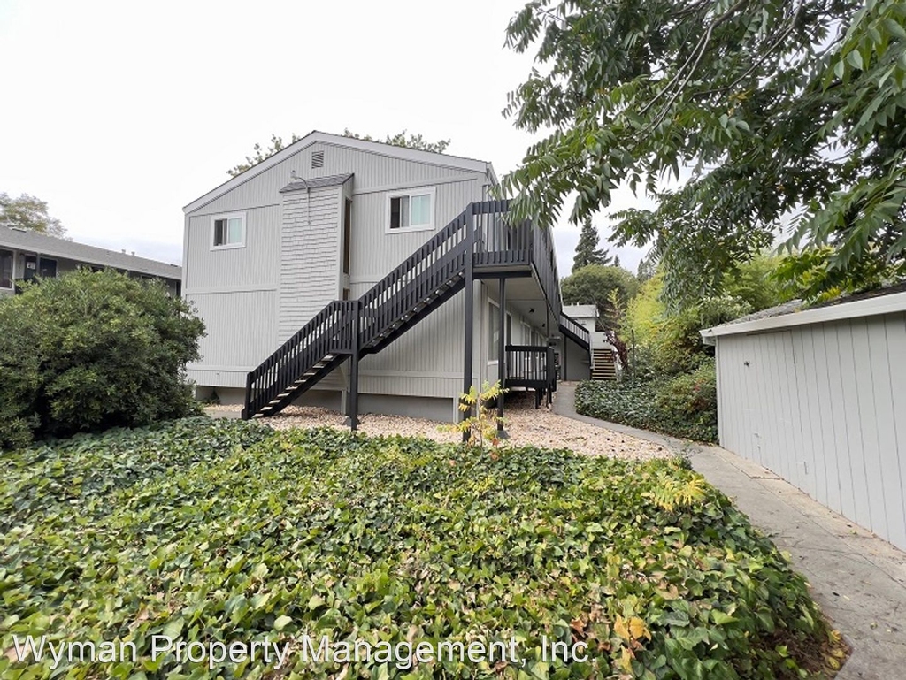 102-156 Brown Street - Photo 1