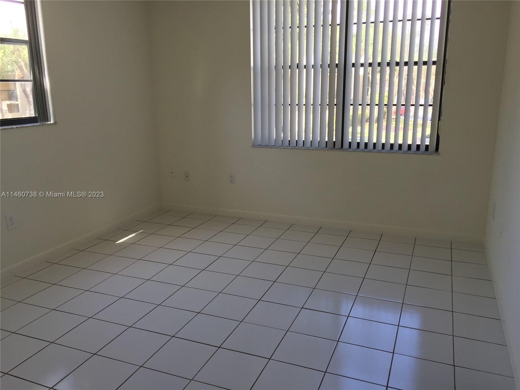 10855 Sw 112 Av - Photo 2