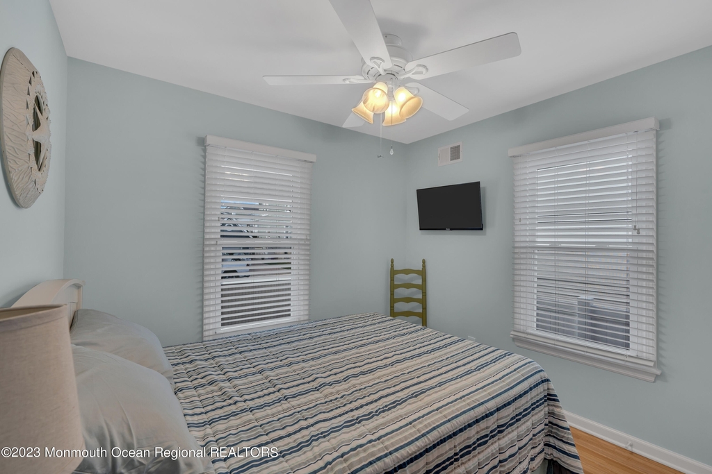 1900 Surf Avenue - Photo 24