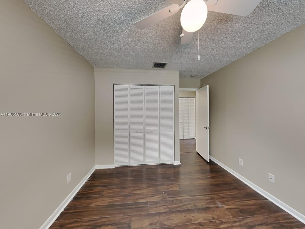 8875 Woodside Ct - Photo 5