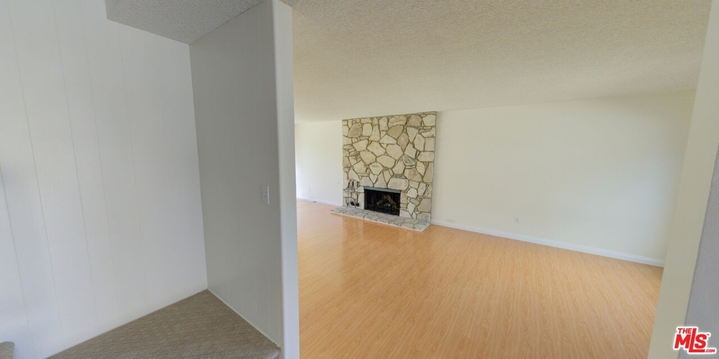 27773 Longhill Dr - Photo 2