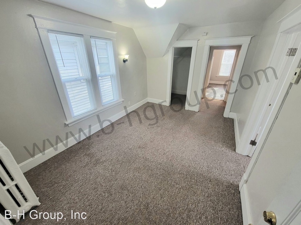 821 48th St - Photo 1