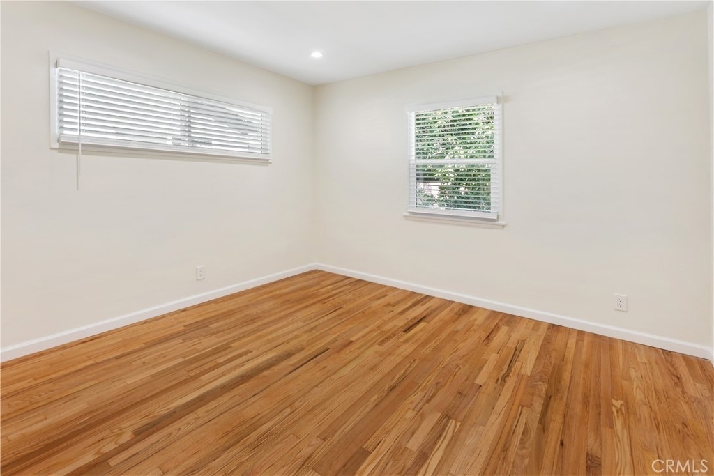 5806 Natick Avenue - Photo 11