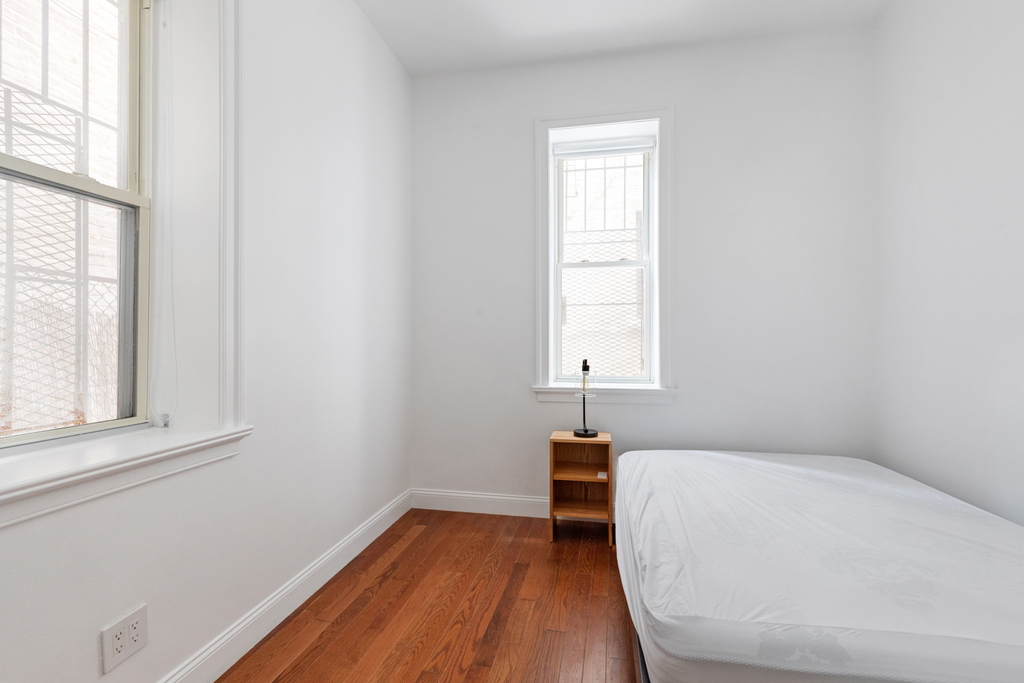 355 Tompkins Avenue - Photo 4