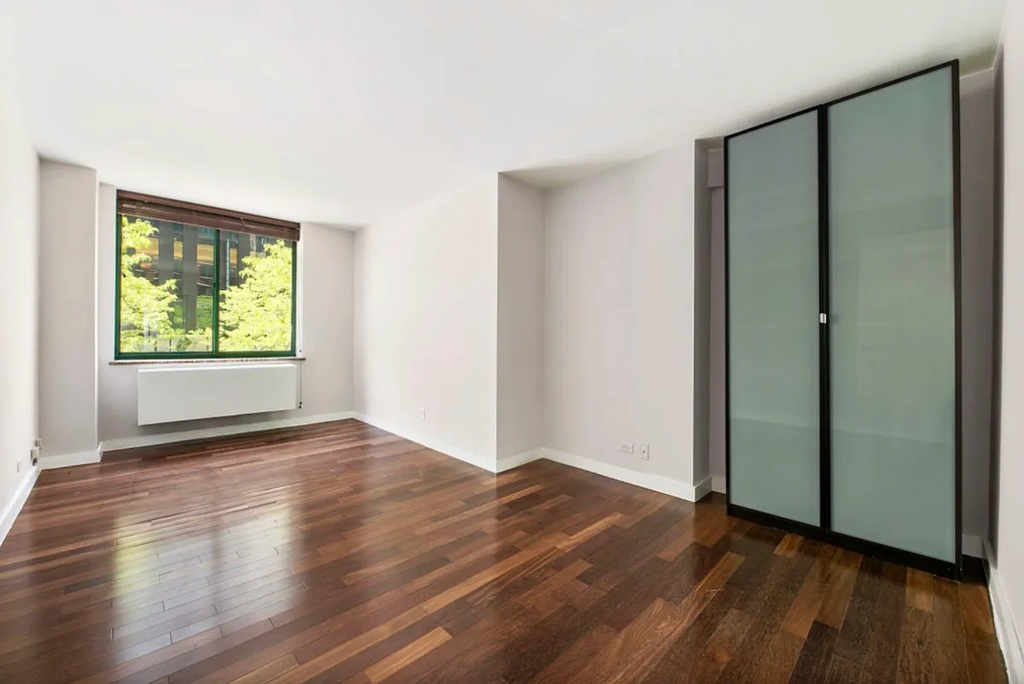 275 Greenwich Street - Photo 3