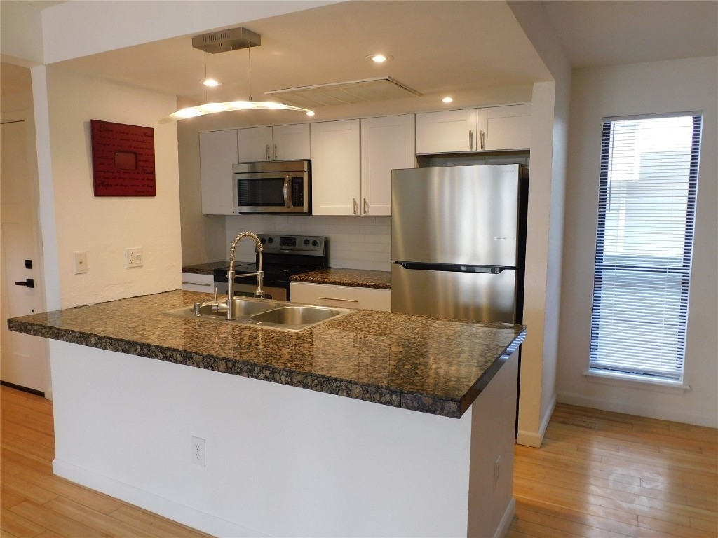 901 Nw 7th Street - Photo 1