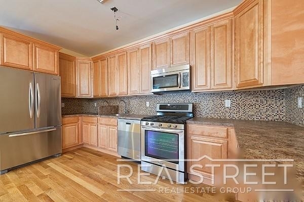 1582 Union Street - Photo 1