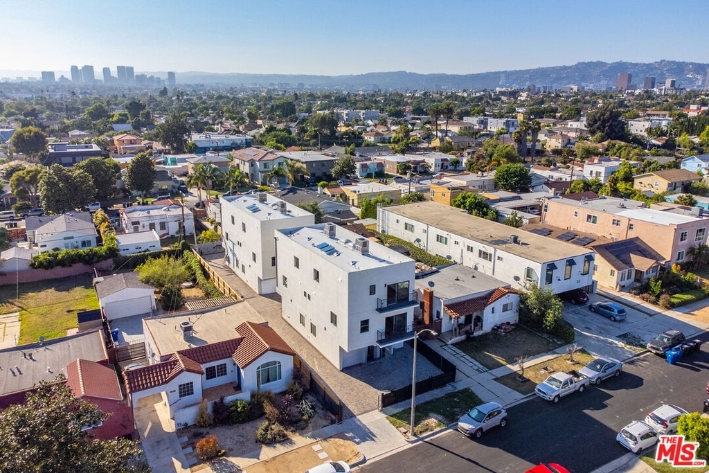 1921 Carmona Ave - Photo 2