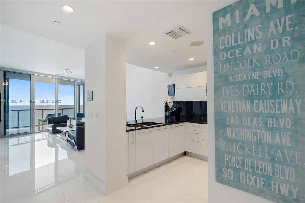 17121 Collins Ave - Photo 16