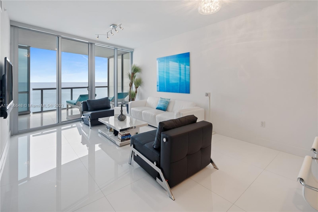 17121 Collins Ave - Photo 8